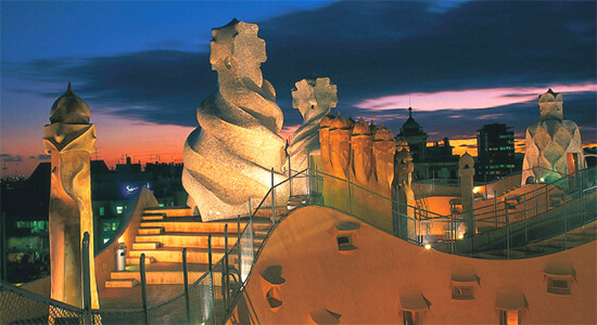 La-Pedrera-at-night